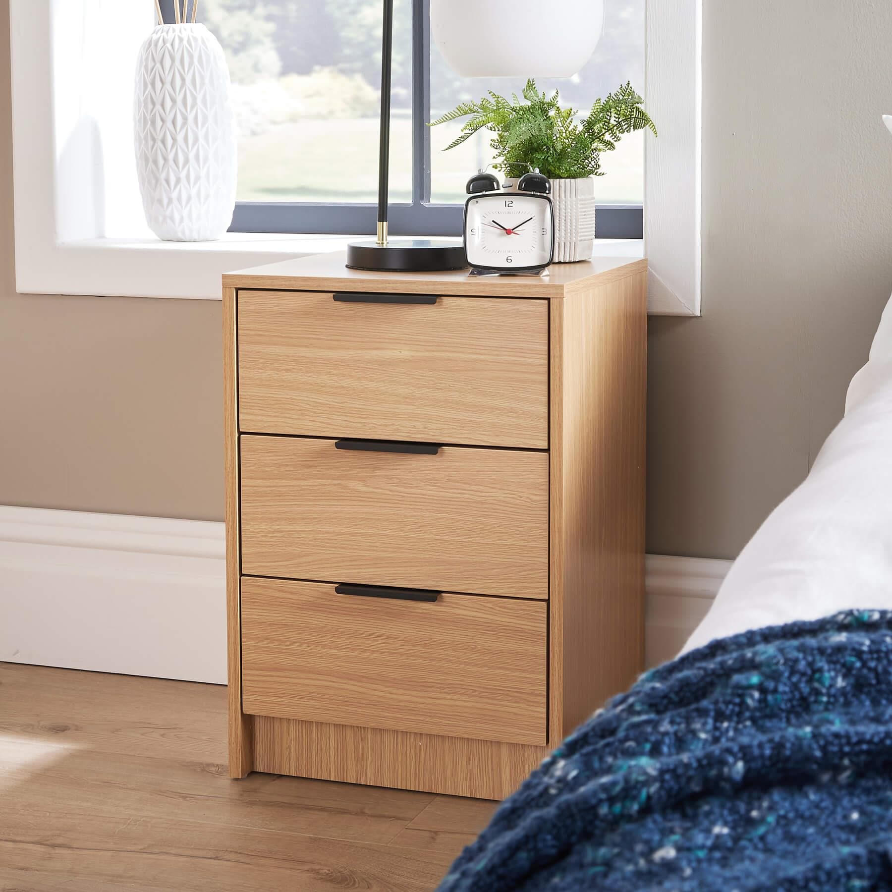 Home Source Phoenix Bedside 3 Drawer Storage Bedroom Nightstand Lamp Side Table in Light Oak