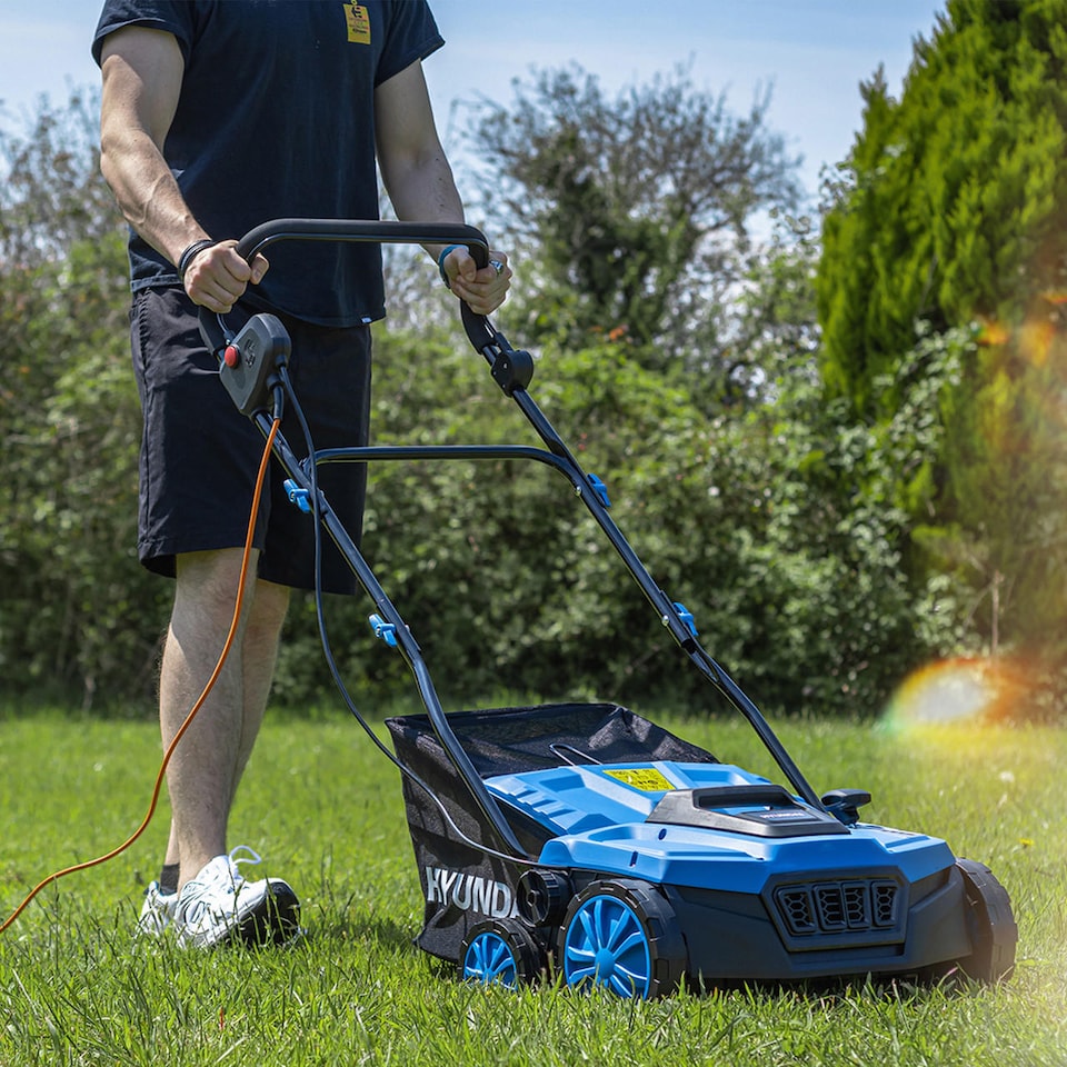 Electric Rakers Hyundai 14” / 36cm 2 in 1 Electric Lawn Scarifier and Aerator with 45L ...