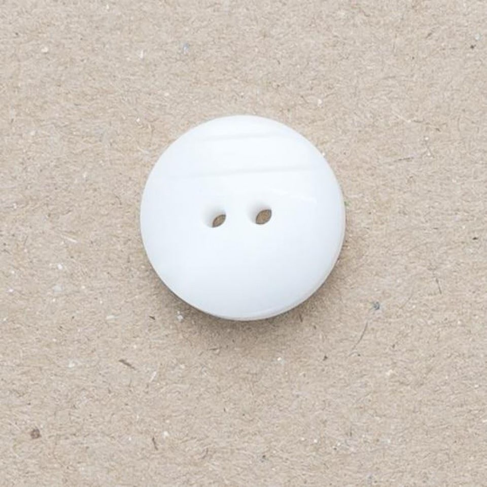 Minerva White Round Plastic Buttons for Dressmaking - 15mm - per value pack of 100