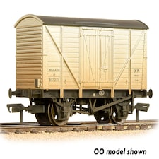 Graham Farish 10t Insulated Van BR White Weathered