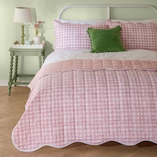 Furn Scallop Quilted Bedspread