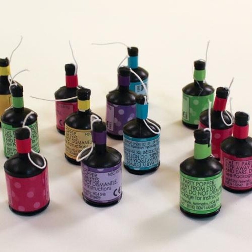 Multicoloured Party Poppers - Pack of 25