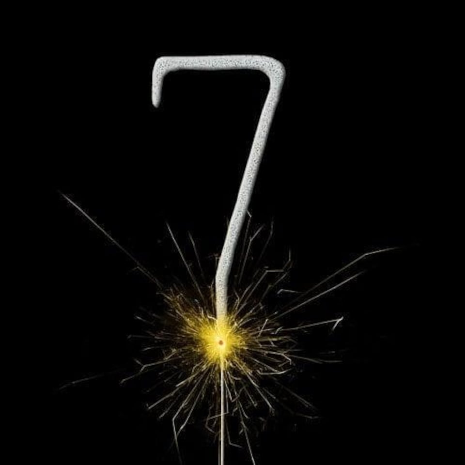 Silver Number 7 Non Hand Held Sparkler 17cm
