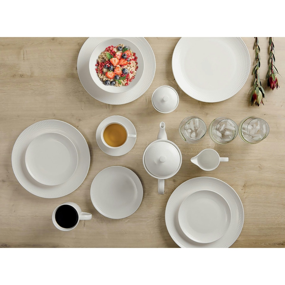 image 1 of Maxwell & Williams Dinner Set White Porcelain 16 Piece