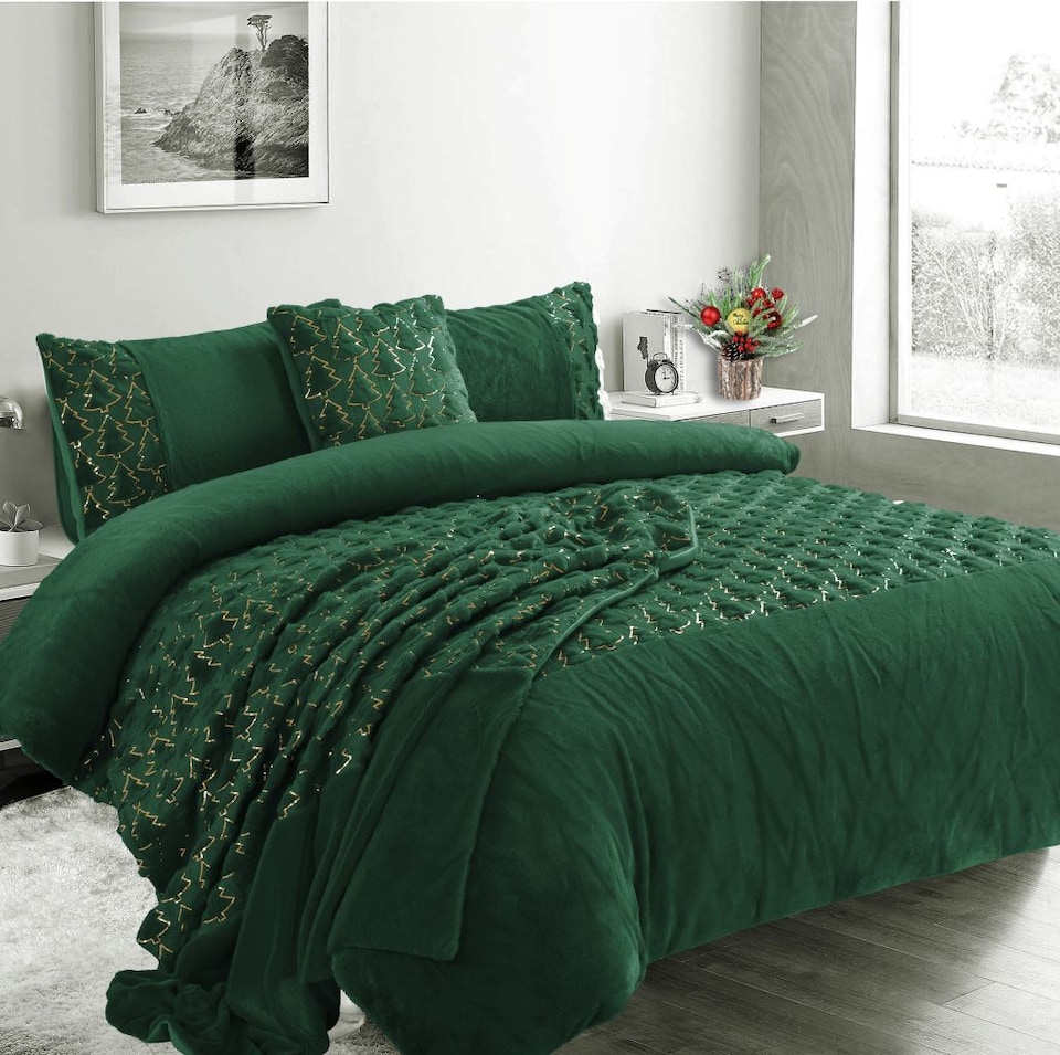 image 1 of Homes Linen Green Christmas Tree Teddy Fleece Duvet Cover Set with Soft Plush Festive Winter Bedding Set | Green | Double