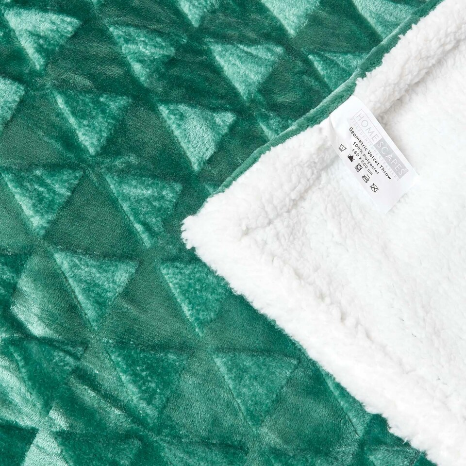 image 1 of Homescapes Emerald Green Geometric Triangle Velvet Throw - 160 x 200 cm Green