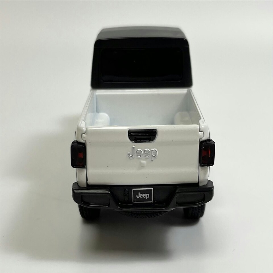 image 1 of Jeep Gladiator White LHD 1:32 Scale Light & Sound Tayumo 32130002