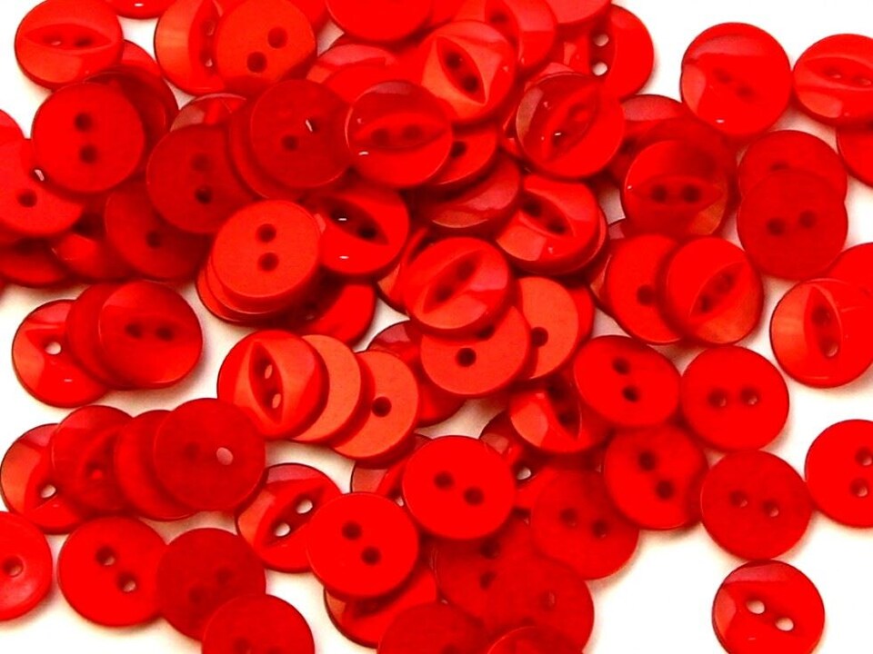 Minerva Bright Red 14mm Round Fish Eye Buttons for Dressmaking - per pack of 100
