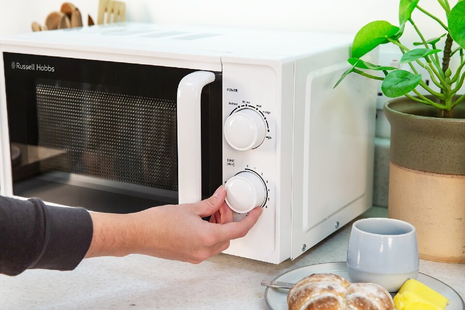 image 1 of Russell Hobbs RHM1725 White Microwave 17L 700W Defrost & Timer 5 Power Levels