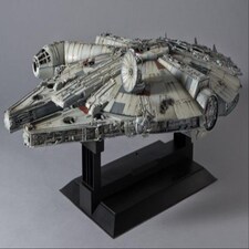 Revell Bandai Star Wars Millennium Falcon (1:72 Scale)