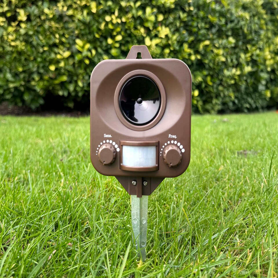 image 1 of Pestbye Battery Powered Fox Repellent Ultrasonic Repeller Deterrent Fox Scarer with Ground Stake