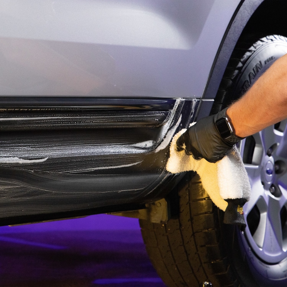 image 1 of Meguiar's Heavy Duty Trim Restoration Kit Black Plastic G250100EU