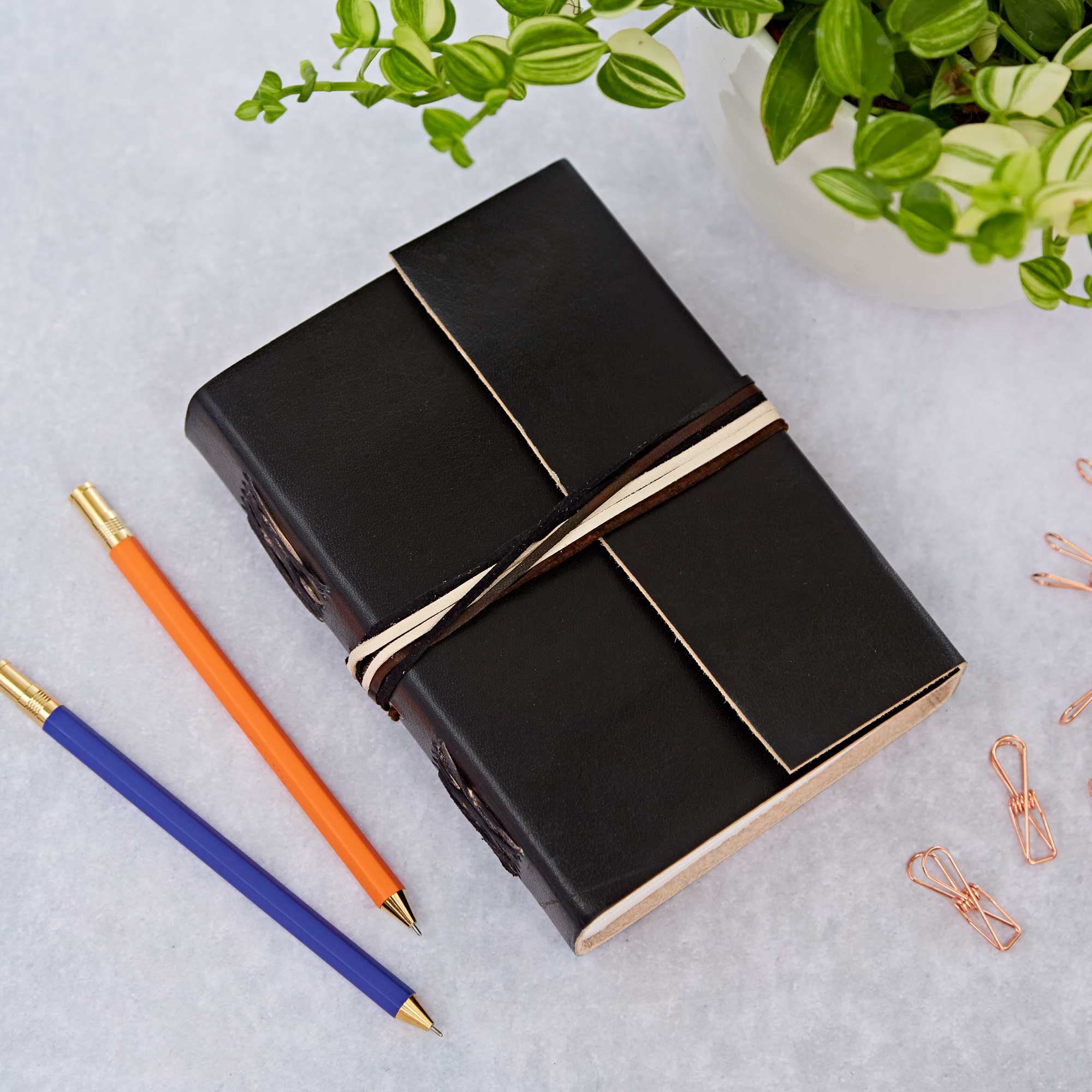 Paper High Distressed Leather 3-String Journal in Black