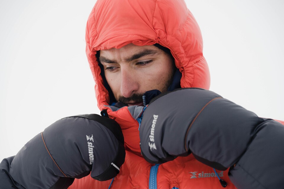 image 1 of Decathlon DOWN MOUNTAINEERING MITTS - MAKALU 2