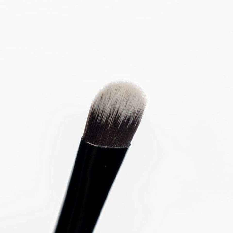 image 1 of Brushworks No. 18 Flat Eye Brush