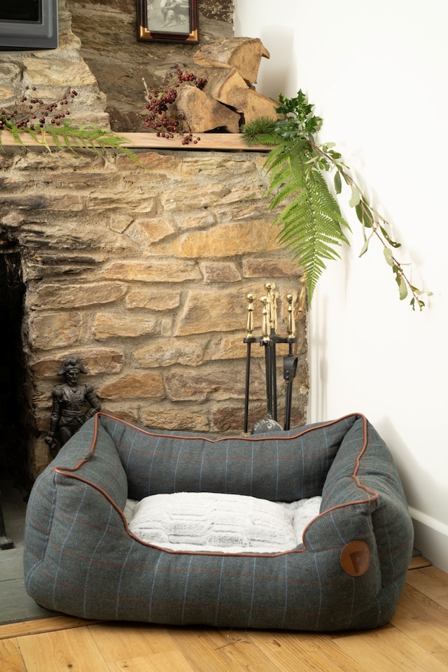 image 1 of PETFACE TWILIGHT TWEED SQUARE PET BED MED