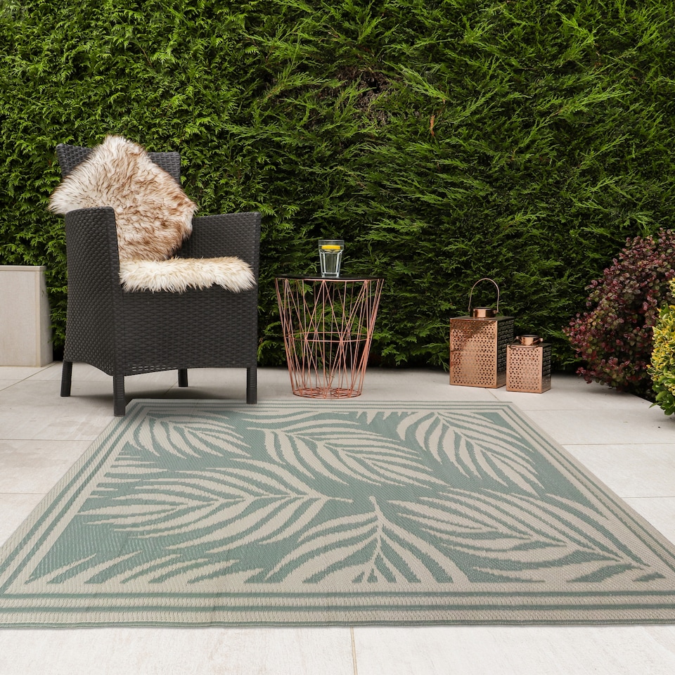 image 1 of JVL Lightweight Reversible Outdoor Rug – Large Leaf Pattern, Plastic Woven 150 x 210 cm