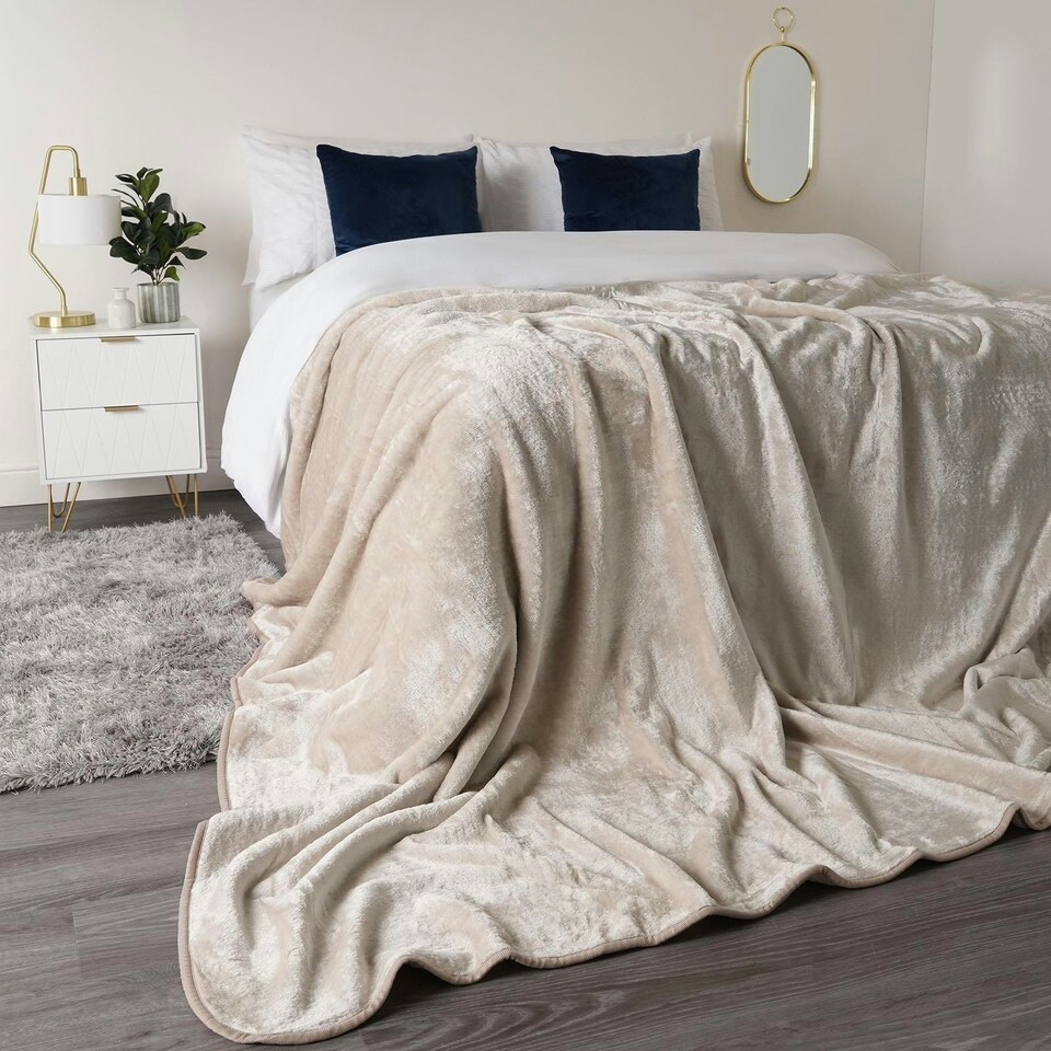 image 1 of OHS Luxury Faux Fur Mink Fleece Blanket, 150x200cm - Mink