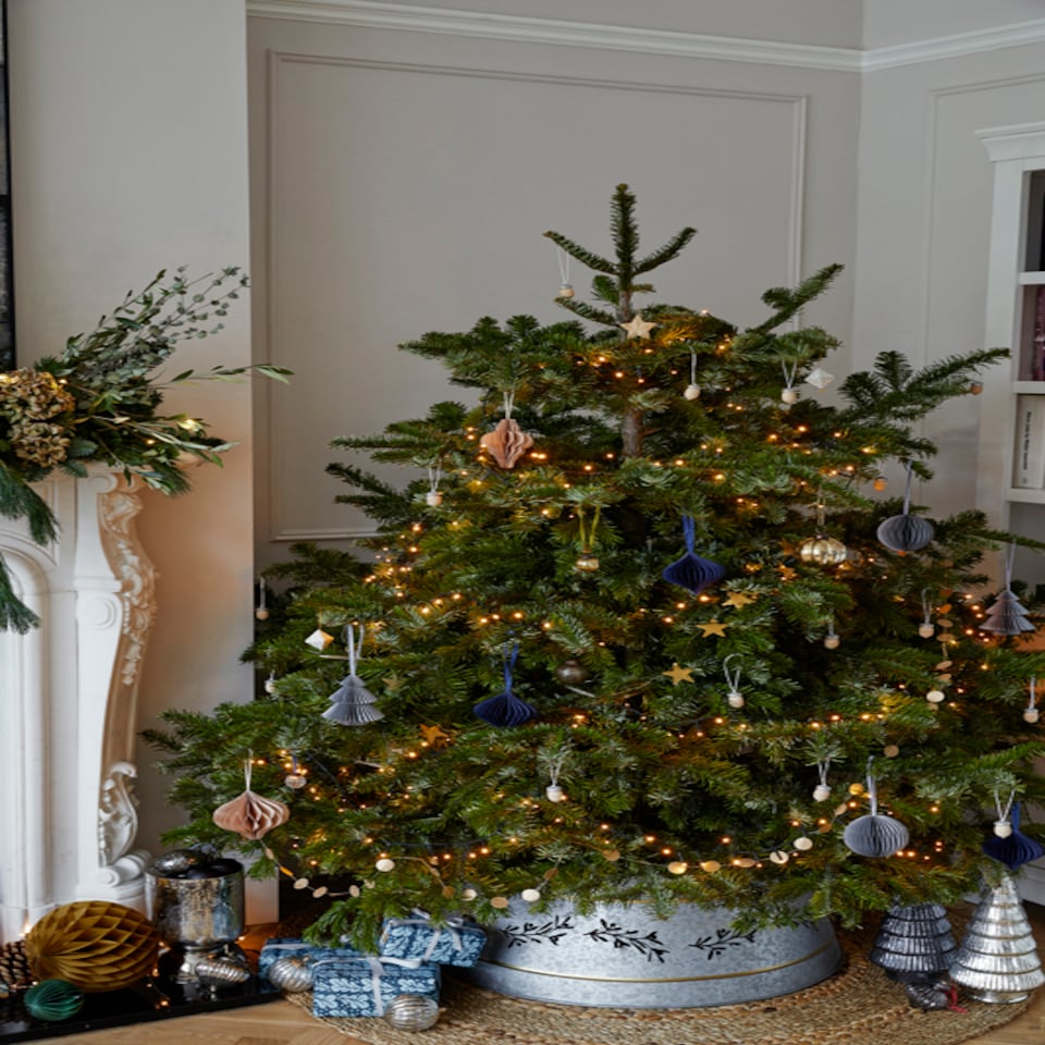 image 1 of Cut Out Mistletoe Tree Skirt - Iron - L25 x W67 x H67 cm - Galvanised