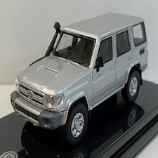Toyota Land Cruiser 76 Silver Pearl 1:64 Scale Paragon 65312R