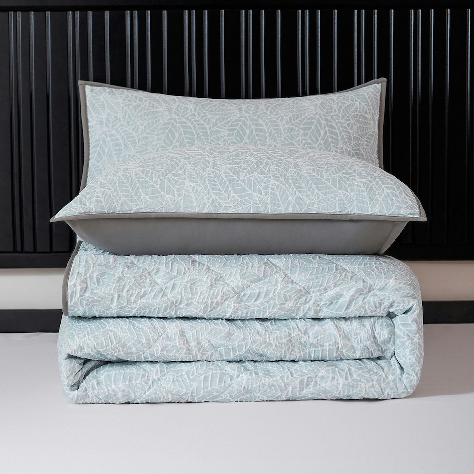 image 1 of Intimates Ayda Luxury Jaquard Floral Quilted Bedspread Set Multi | Multi | Single