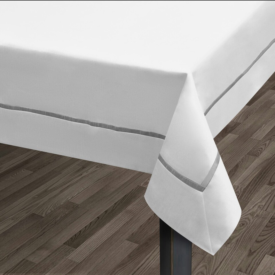 Velosso Kensington Luxury Faux Silk Tablecloth - 70" Round White | White