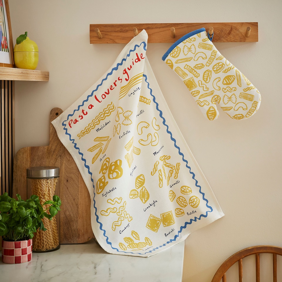 image 1 of Ulster Weavers Pasta Lovers Club Gauntlet Oven Glove Yellow