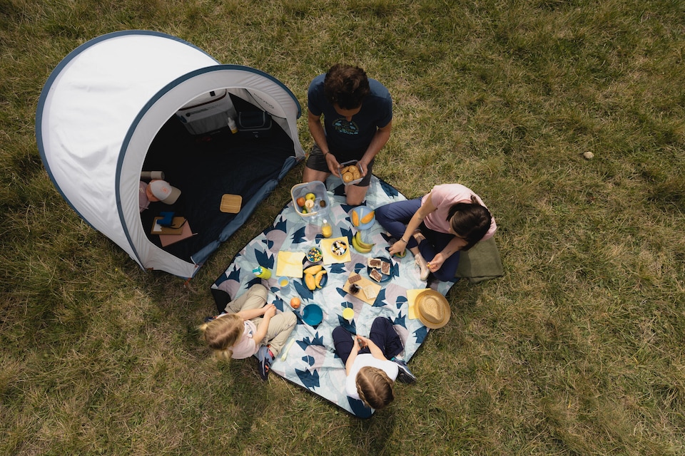 image 1 of Decathlon 2-person pop-up camping and beach shelter - 2 seconds 2P Fresh
