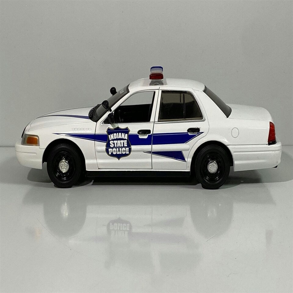 image 1 of 2008 Ford Crown Victoria Police Interceptor 1:24 Scale Greenlight 85543