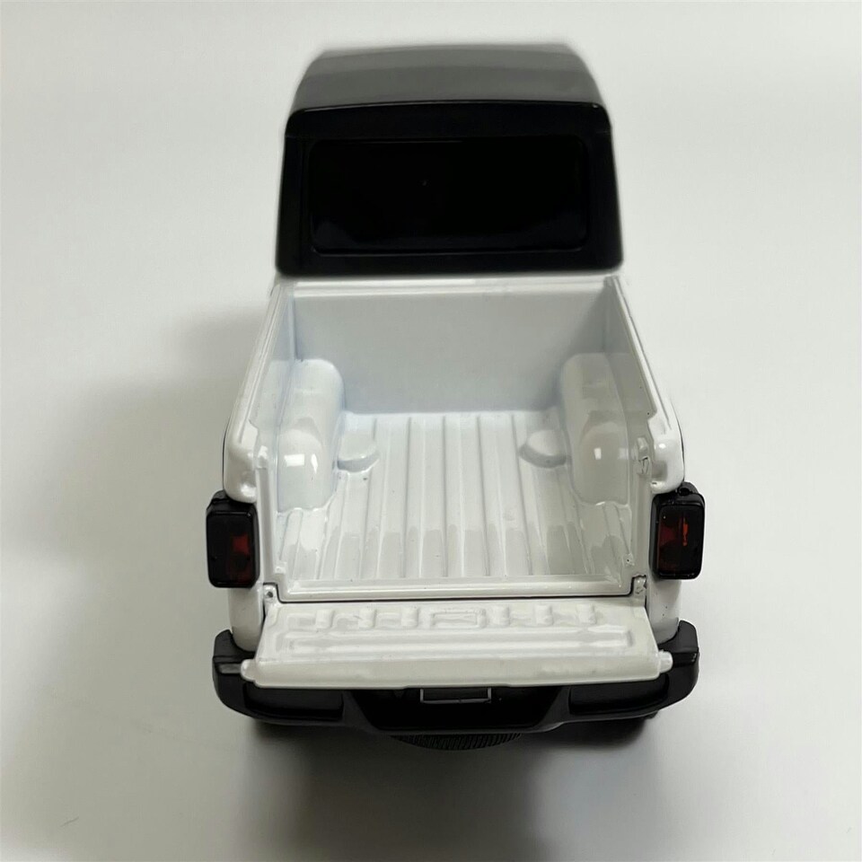 image 1 of Jeep Gladiator White LHD 1:32 Scale Light & Sound Tayumo 32130002