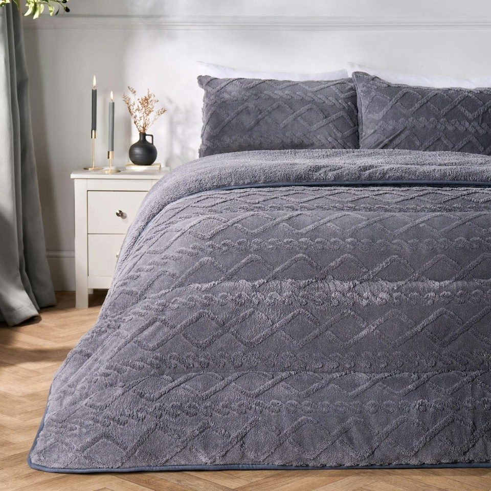 image 1 of OHS Ultra Soft Coverless Cable Knit 10.5 Tog Duvet And Pillowcase Bedding Set Cream | Single