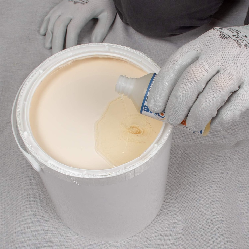 image 1 of 2 x Dryzone Anti-Mould Additive 100ml Concentrate to Make 10L of Emulsion, Vinyl, Silk or Matt Paint