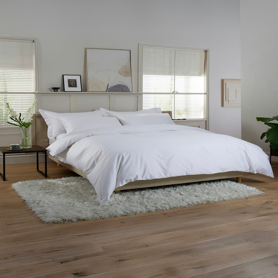 image 1 of Luxurious 400 Thread Count Deluxe Cotton Duvet Cover Set | White | Double