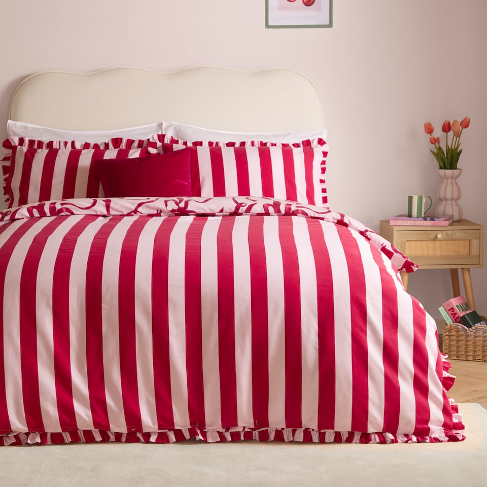 image 1 of Furn La Vie En Bows Reversible Duvet Cover Set | Pink | Pink/Red | Double | 1