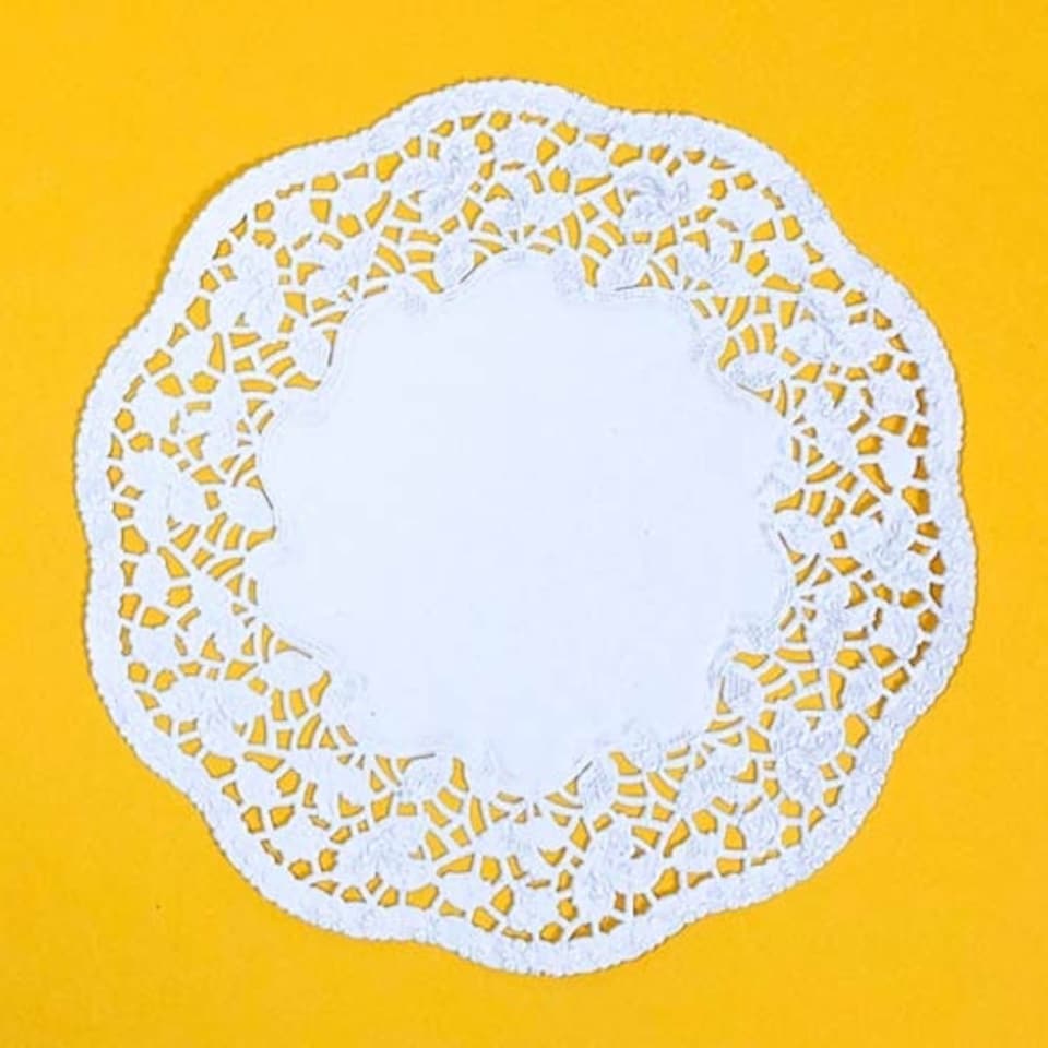 White Round Paper Doilies 21cm - Pack of 28