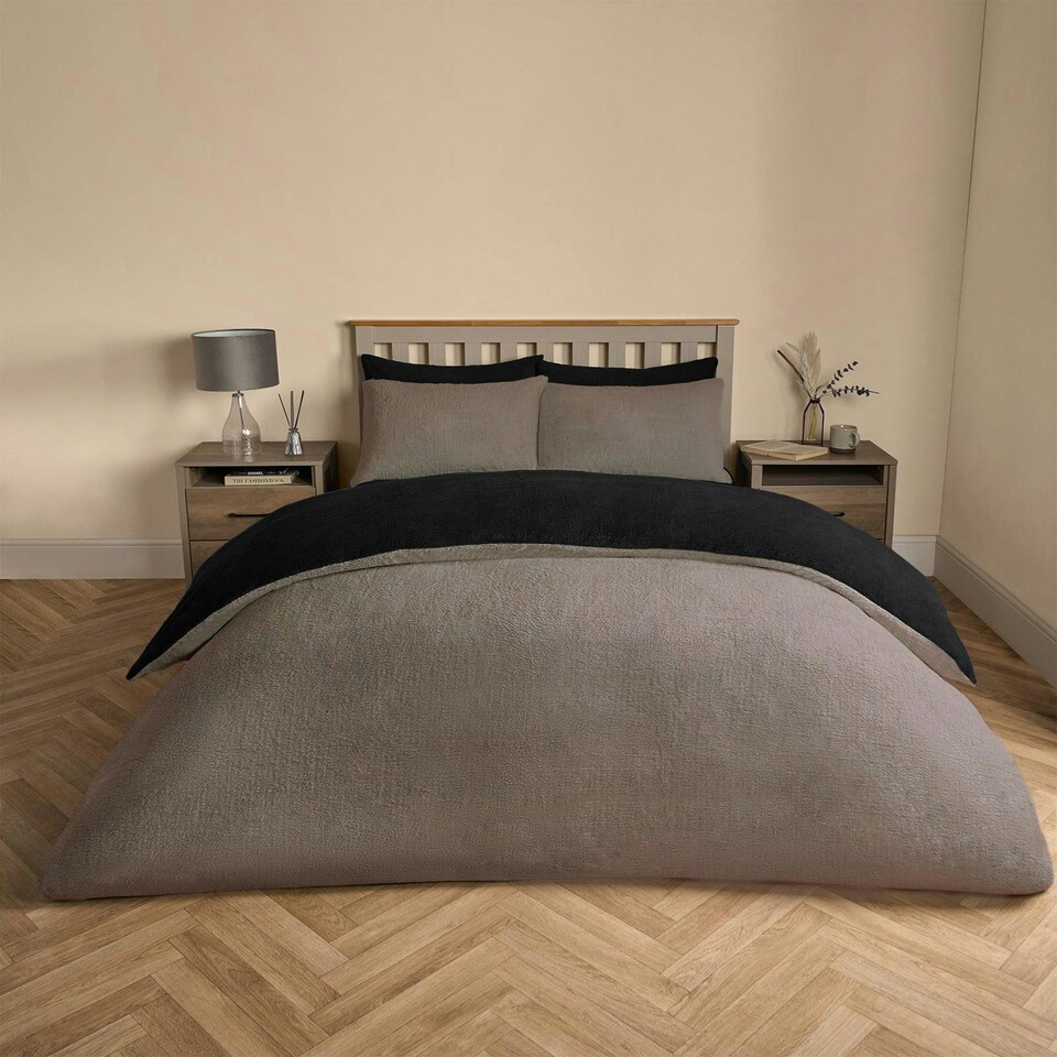 image 1 of OHS Luxury Teddy Fleece Reversible Duvet Cover and Pillowcase Bedding Set Multi | Black/Natural | King