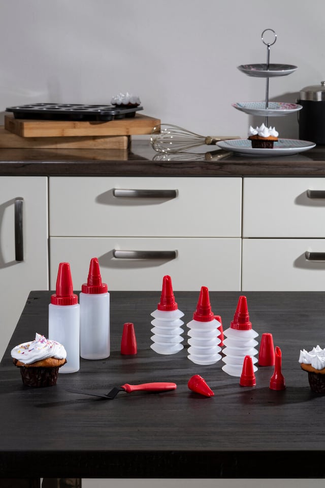 image 1 of Hallie 8 Plastic Decorating Nozzles Decorating Set