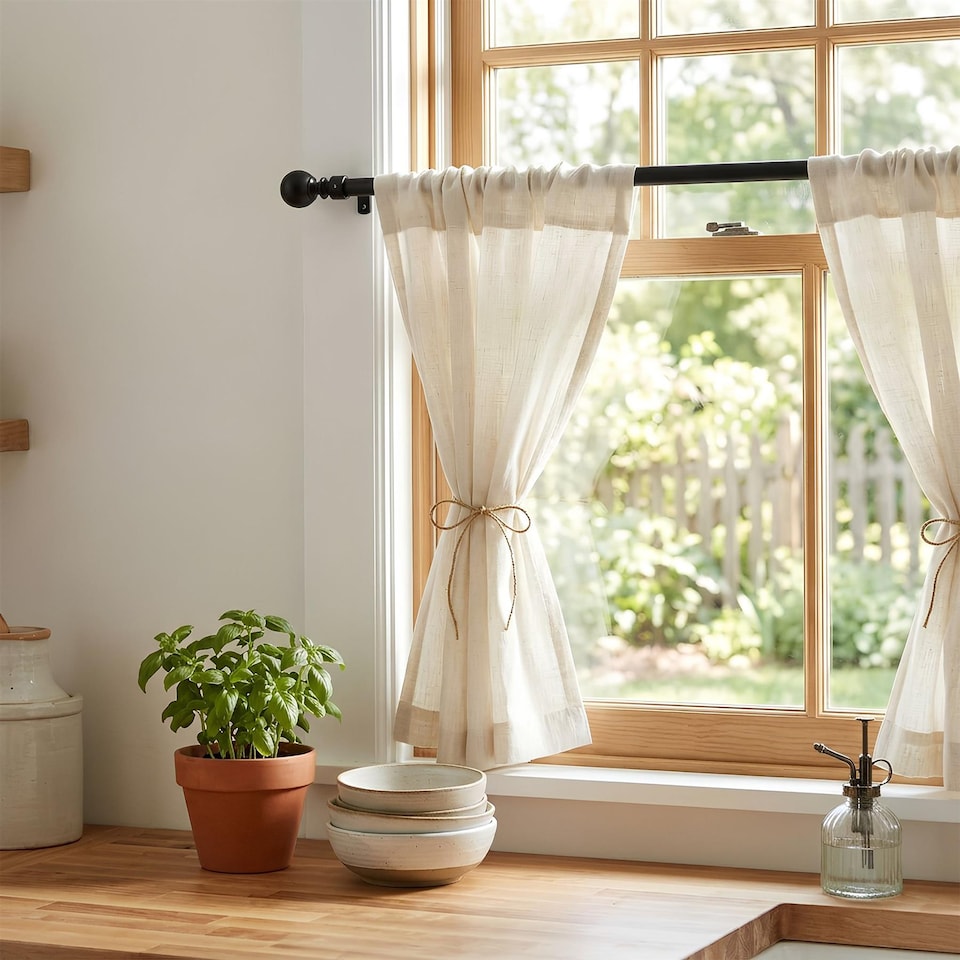 image 1 of Harbour Housewares Extendable Metal Ball Curtain Pole Kit - 83 to 120cm - Matt Black