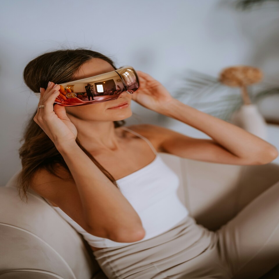 image 1 of Beautifly OptiRelax ProSmooth StressRelief Eye Massager Pink