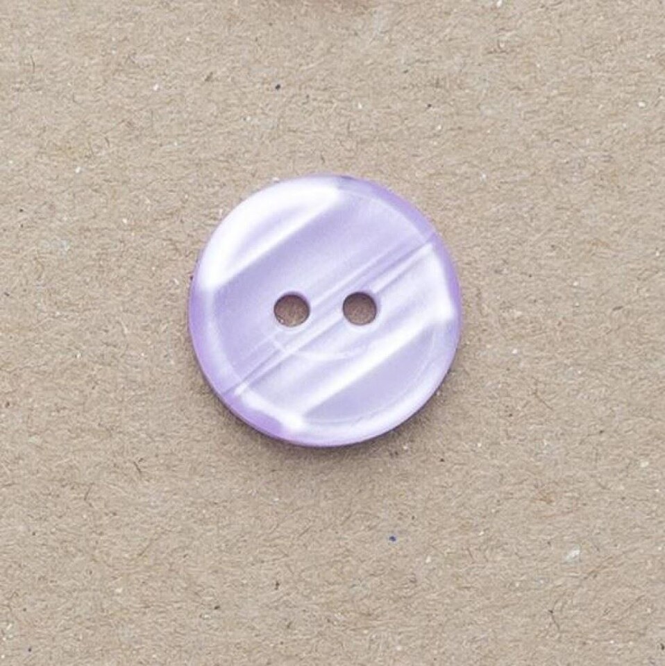 Minerva Lilac Round Plastic Buttons for Dressmaking - 18mm - per value pack of 100