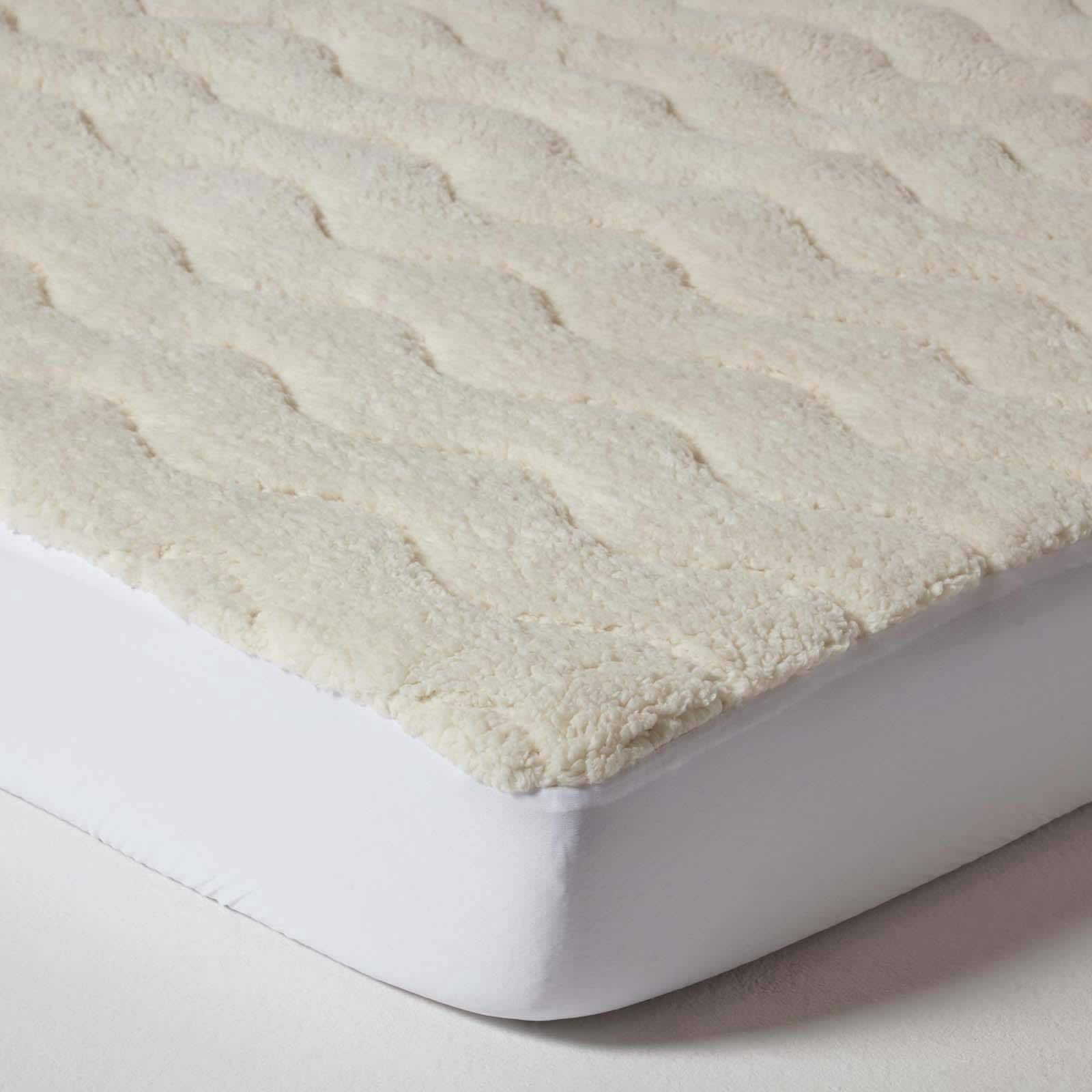 Homescapes Deep Quilted Fleece Mattress Topper in White | Size: Double