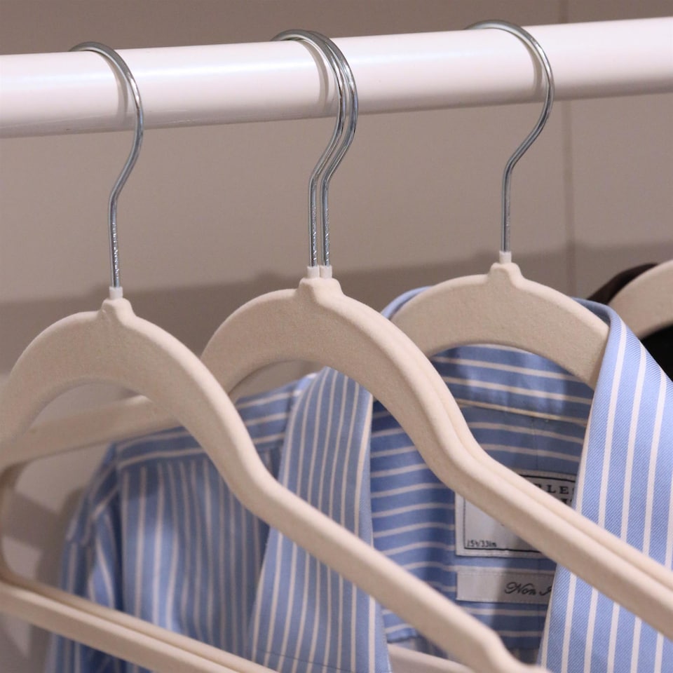 image 1 of Harbour Housewares Non-Slip Velvet Hangers - 45cm - Ivory - Pack of 50
