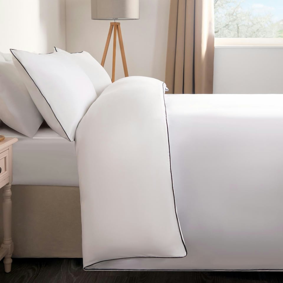 image 1 of OHS Luxury Soft Microfibre Piped Edge Duvet Quilt Cover and Pillowcase Set, King - Black/White