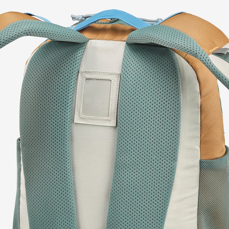 image 1 of Decathlon Kids’ 15 L backpack (ages 7–15), NH900