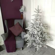 150cm 5ft Grey Frosted Grandis Fir PE / PVC Mix Hinged Festive Christmas Tree 1038 tips
