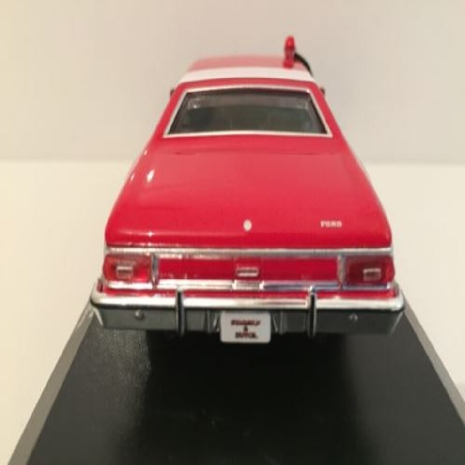 image 1 of Starsky & Hutch 1976 Ford Gran Torino Greenlight 86442 1:43 Scale