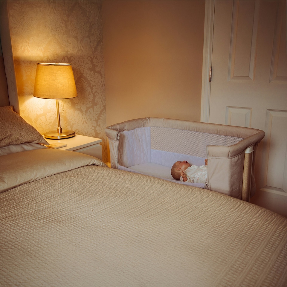 image 1 of Red Kite Rockabye Bedside/Rocking Crib Cream