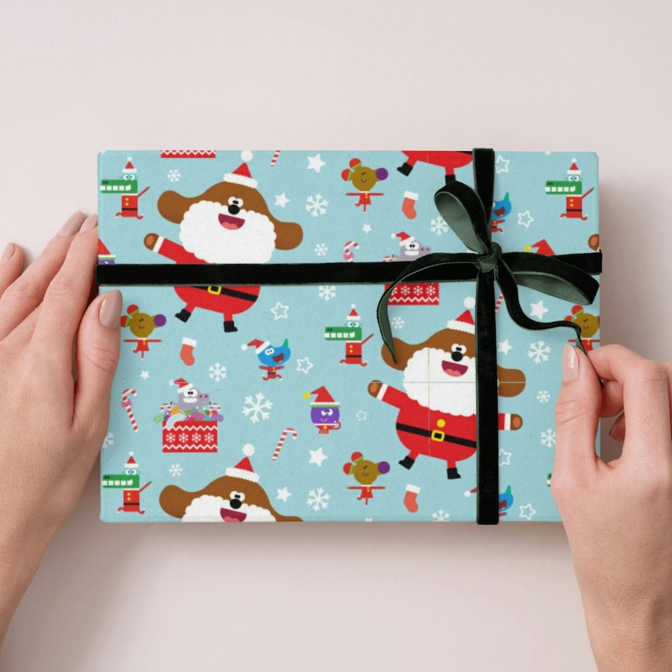 image 1 of Hey Duggee Christmas 10 Sheets & 10 Tags Gift Wrap