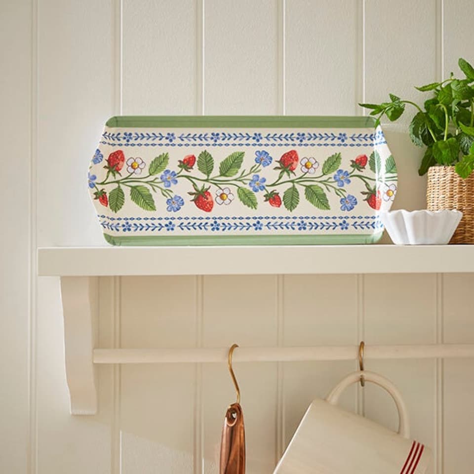 image 1 of Ulster Weavers Strawberry Patch Small Tray