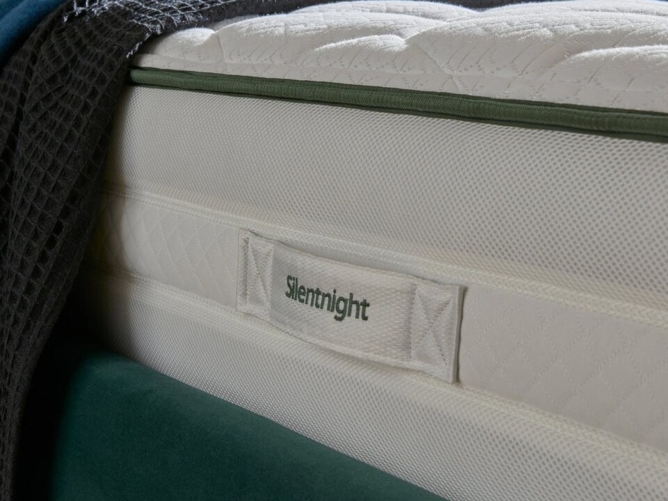 image 1 of Silentnight Airmesh 1600 Comfort Mattress King | White | King
